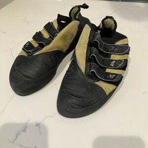 Mad Rock Hooker Velcro climbing shoe size 10